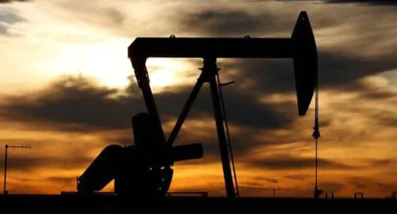Cijene nafte na svjetskom tržištu porasle su u petak zbog slabe ponude, jer investitori prate moguće smanjenje proizvodnje iz Rusije