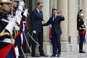 Predsjednik Srbije Vučić s Macronom održao sastanak u Parizu