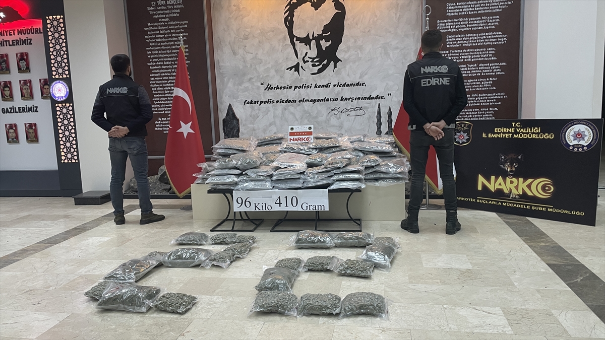 u smeću Na graničnom prijelazu Kapikule u Turskoj u smeću je pronađeno 96 kilograma i 410 grama sintetičke droge