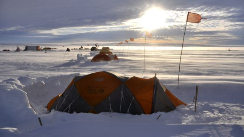 Zašto odjednom toliko ljudi želi posjetiti Antarktik kampovanje na antarktiku snijeg