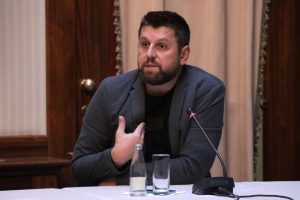 Ćamil Duraković ističe da državna imovina nije vlasništvo entiteta i da ni RS ni FBiHnemaju ustavno pravo regulisati pitanje državne imovine