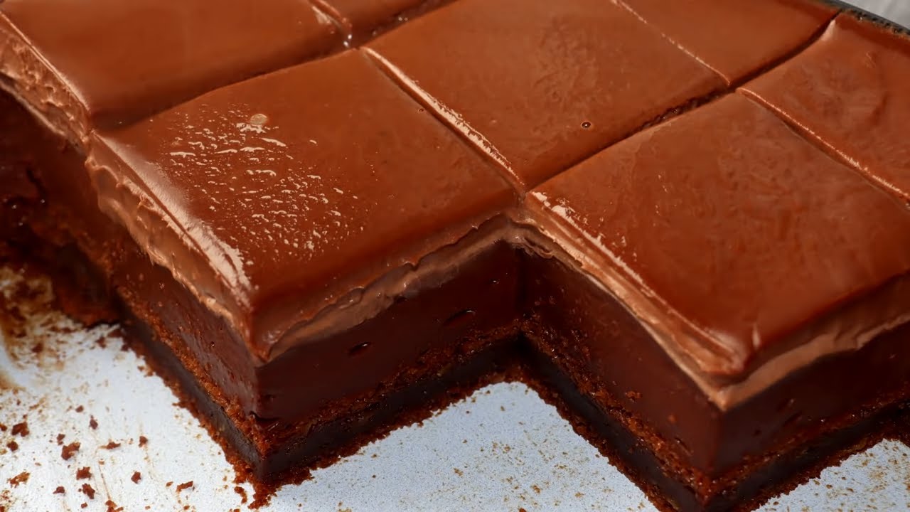 brzi čokoladni kolač izrezan kocke