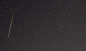 spektakl na nebu kometa u svemiru crno