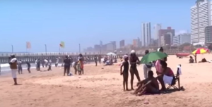 'Čudan' val ljudi na pješčanoj plaži