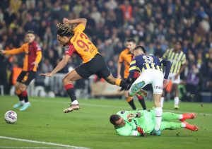 Galatasaray slavio je večeras veliku pobjedu na gostovanju kod Fenerbahcea rezultatom 3:0 u duelu vodećih ekipa turske Super lige.