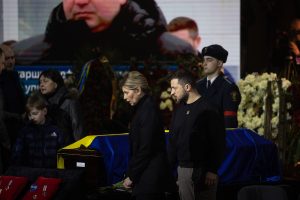 U Kijevu je u subotu održana sahrana ministra unutrašnjih poslova te zemlje Denisa Monastirskog i drugih zvaničnika