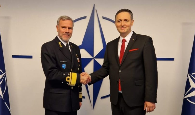 U sklopu posjete Bruxellesu član Predsjedništva BiH dr. Denis Bećirović razgovarao je sa predsjedavajućim Vojnog komiteta NATO-a