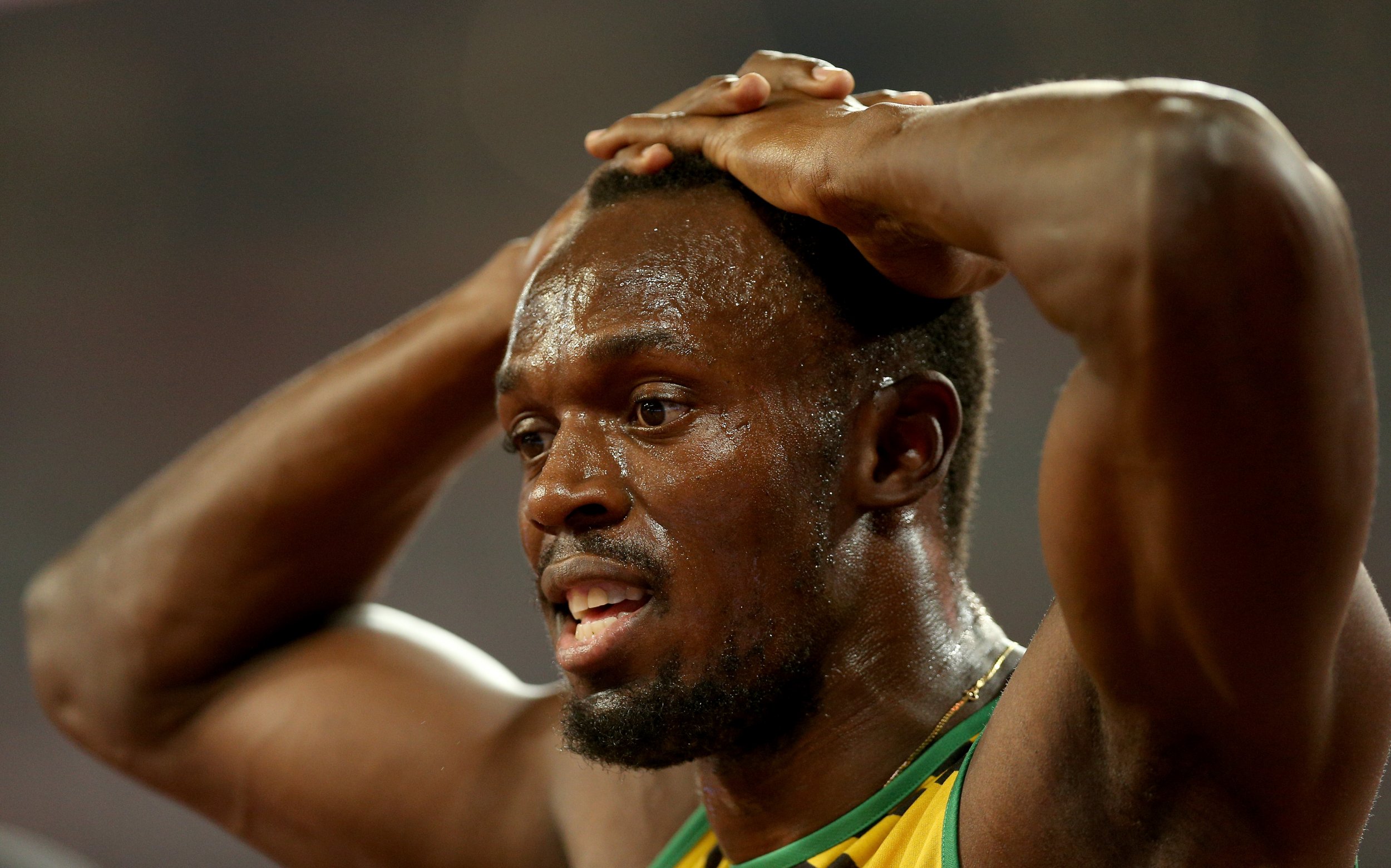 Svjetski rekorder u utrci na sto metara Usain Bolt tvrdi da je prevaren te da je izgubio 10 miliona dolara Usain Bolt nakon trke oznojen drži se za glavu
