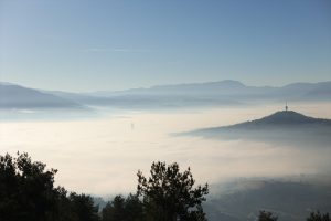 Na području KS i dalje se bilježe visoke koncentracije zagađujućih PM10 u zraku, te iz resornog Ministarstva pozivaju na odgovornost sarajevo u magli iznad sunce dan
