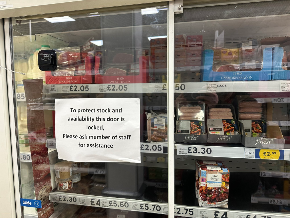britanskim marketima zaključana hrana u britanskom marketu