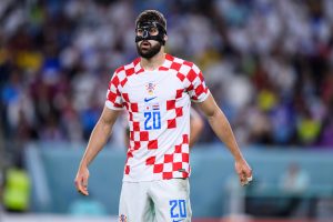 Real megaponudu za Gvardiola gvardiol u dresu hrvatske reprezentacije sa maskom