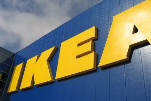 ako je švedski proizvođač najavio kako će prosječno njegova roba poskupjeti devet posto, u Njemačkoj je opći haos zbog Ikeinih cijena.