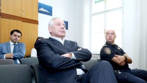 Bivši hrvatski premijer Ivo Sanader za tri korupcijske presude iza rešetaka morat će provesti ukupno 18 godina i osam mjeseci