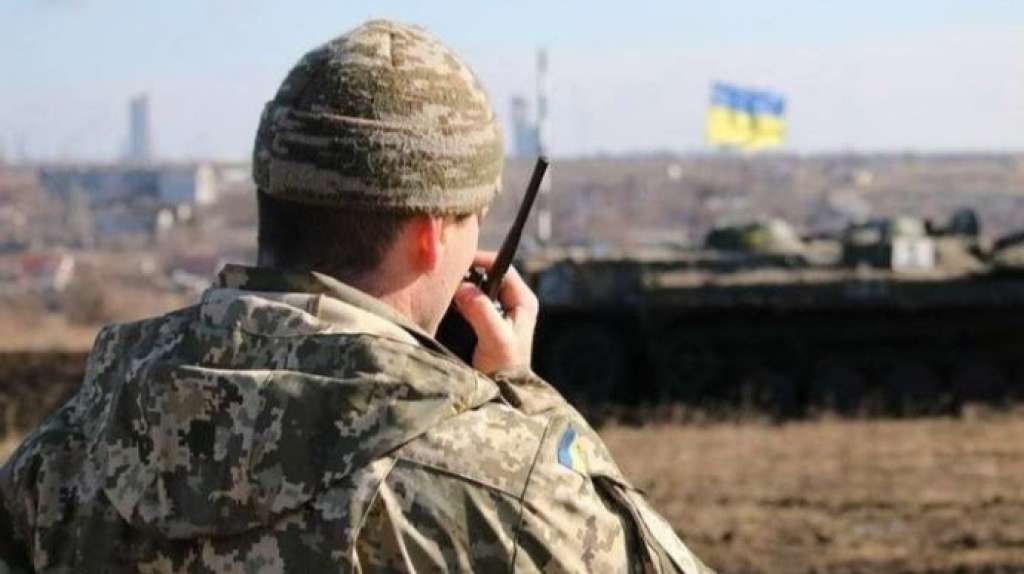 Ne staju borbe u Ukrajini, Rusija i Ukrajina napale su u petak međusobno položaje, bez ikakvih znakova da će poštovati 36-satni prekid vatre ukrajinski vojnik ukajinska zastava tenk dan