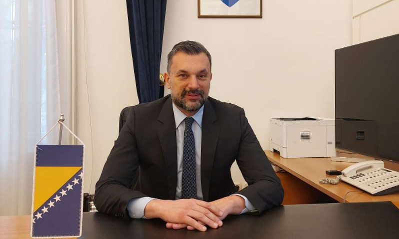 Ministar vanjskih poslova BiH Elmedin Konaković telefonski je razgovarao s turskim ministrom vanjskih poslova Mevlutom Cavusogluom.