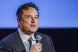 Musk je izgubio više novca elon musk portret mikrofon