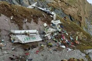 Zvaničnici u Nepalu saopćili su u srijedu kako nema nade za pronalaženje preživjelih u najsmrtonosnijoj avionskoj nesreći u toj zemlji u posljednjih 30 godina