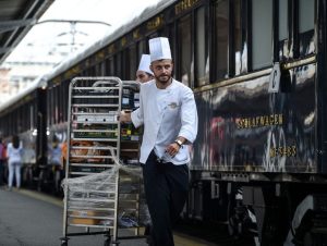 Šta se jede u Orient Expressu kuhar pored voza orient express