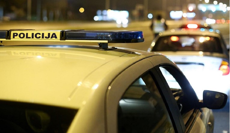 bježao policiji policijski automobil hrvatska noć