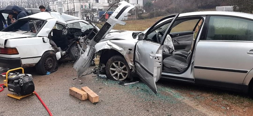 U teškoj saobraćajnoj nesreći koja se u nedjelju oko 13 sati dogodila u Širokom Brijegu poginula je jedna osoba.