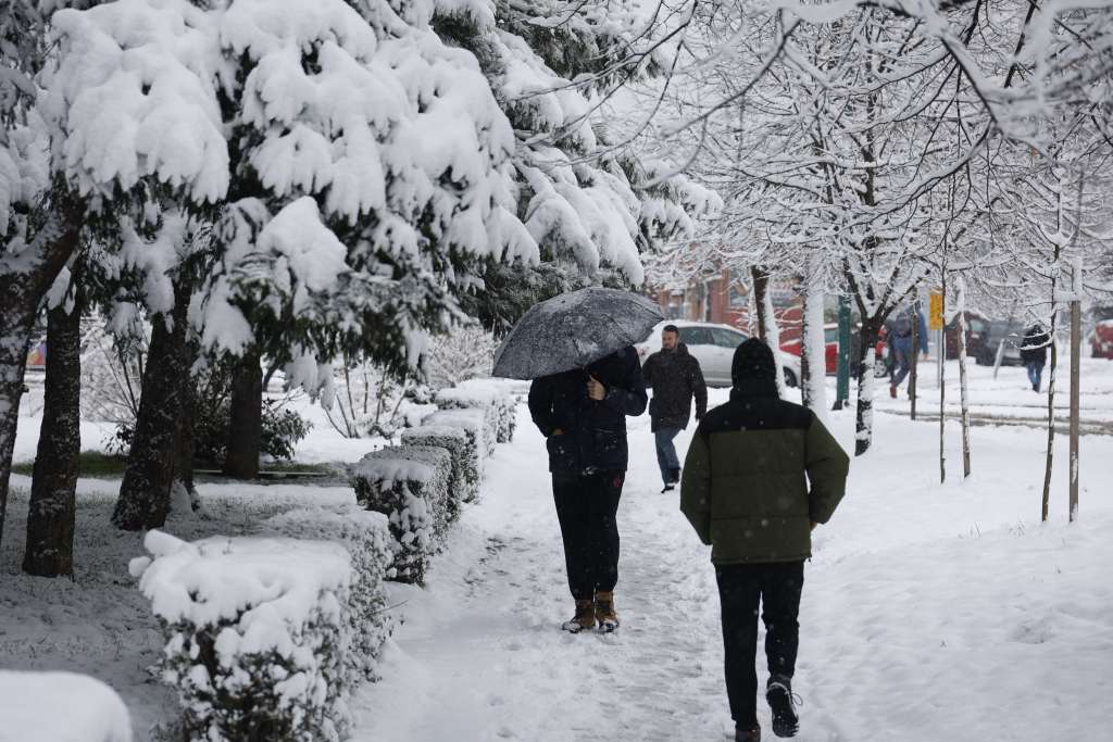 U Bosni i Hercegovini danas je oblačno sa susnježicom i snijegom u Bosni i kišom u Hercegovini, a objavljena je vremenska prognoza za sutra.