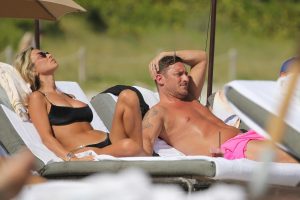 Bivši italijanski nogometaš Francesco Totti (46) nakon razvoda uživa na odmoru u društvu djevojke Noemi Bocchi