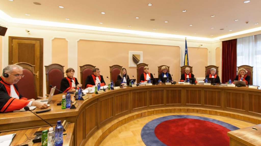 Ustavni sud BiH zakazao je za 19. i 20. januar u Sarajevu plenarnu sjednicu na kojoj će biti odluka visokog predstavnika Christiana Schmidta