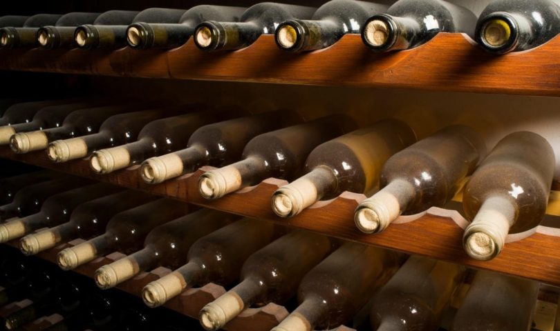 Uvozili su đumbir boce vina na policama odležavanje