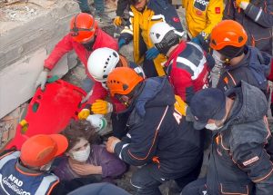 Majka i dvije kćerke spašene su ispod ruševina u turskom Adiyamanu, čak 54 sata nakon zemljotresa koji su u pogodili Tursku i Siriju.