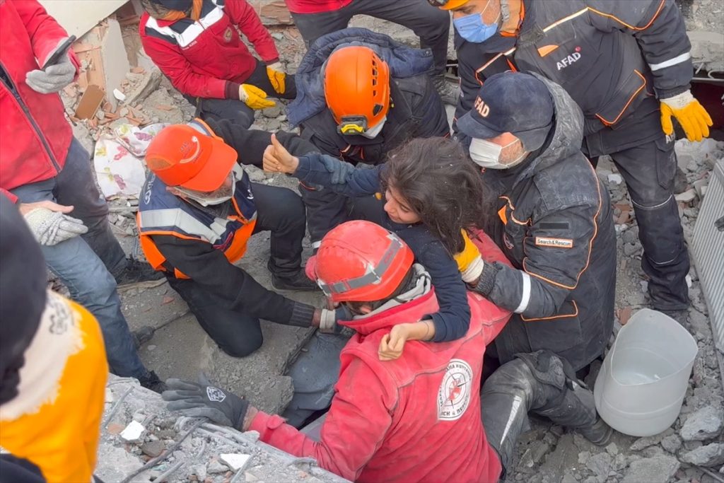 Majka i dvije kćerke spašene su ispod ruševina u turskom Adiyamanu, čak 54 sata nakon zemljotresa 