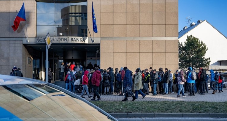 Hiljade Čeha u redu ispred banke u pragu