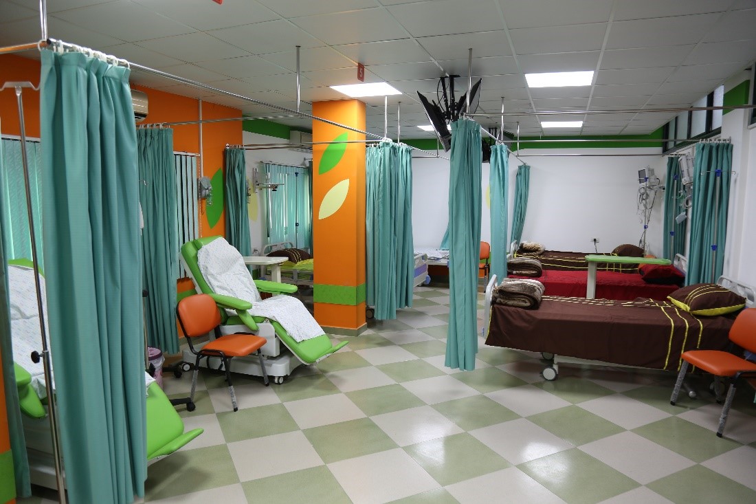 uskratio liječenje gaza bolnica unutrašnjost zeleni paravan kreveti