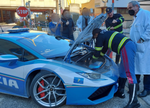 Italijanska policija ima Lamborghini Huracan koji izgleda opasno, ali ispod grube vanjštine kriju se vrijedna oprema i iskustvo vozača