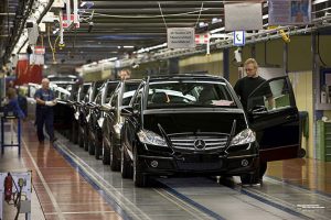 Mercedes u velikom problemu tvornica mercedes automobili na traci