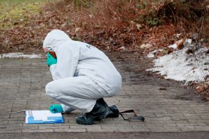 Schwäbisch Hall istražitelj u bijeom na mjestu ubistva čiči piše