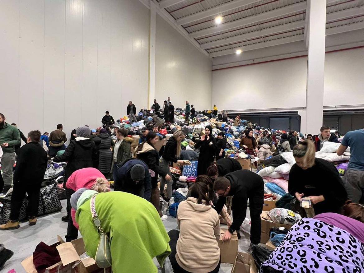 pomozi.ba stotine građana pakuju pomoć za tursku zemljotres