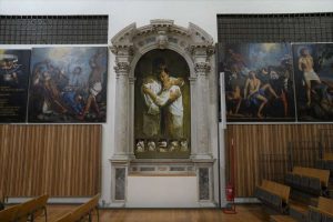 Tri djela bosanskohercegovačkog slikara Safeta Zeca postavljena su u Trevisu kraj Venecije, u crkvi San Teonisto.