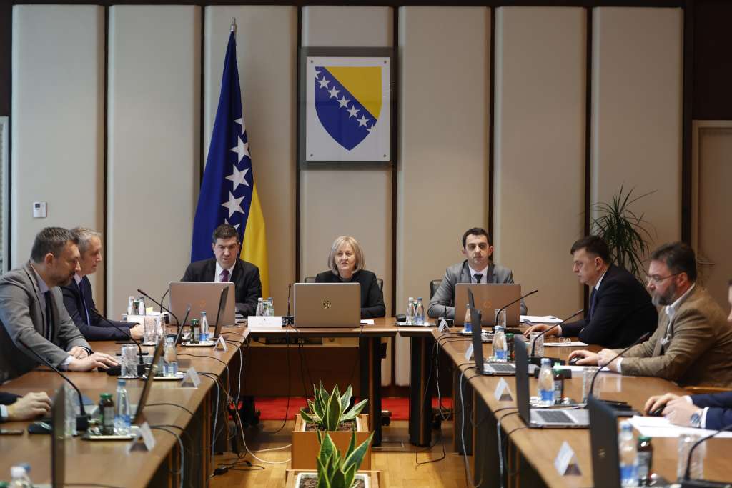 Počela je prva sjednica Vijeća ministara BiH u novom sazivu, pred ministrima su brojne tačke među kojima imenovanja odbora