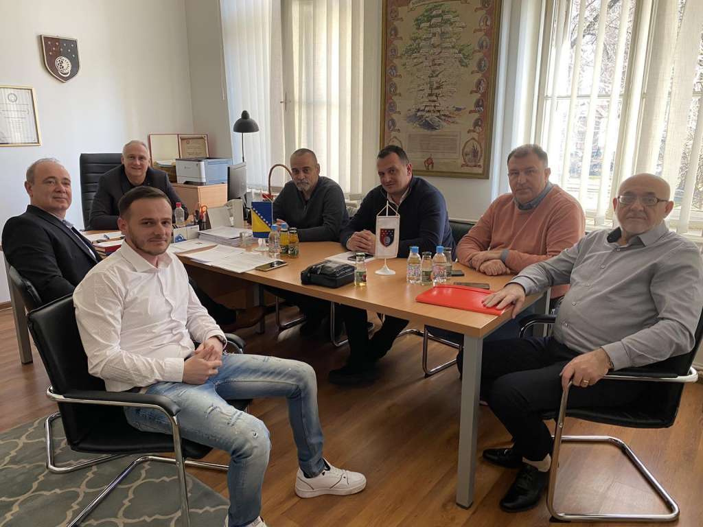 Ministar zdravstva Kantona Sarajevo  Haris Vranić organizirao je danas sastanak sa predstavnicima Sindikata radnika u zdravstvu