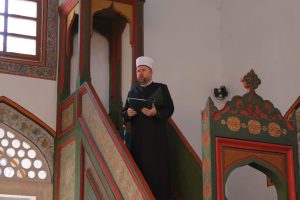 "Ramazan je najbolje vrijeme za moralni preporod čovjeka", poručio je u današnjoj hutbi muftija zenički hafiz prof. dr. Mevludin Dizdarević.