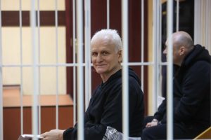 Bjeloruski sud osudio je u petak dobitnika Nobelove nagrade za mir Aleša Bijalatskog na 10 godina zatvora, izvještava TASS