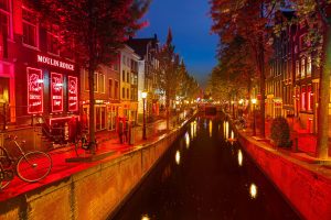 Amsterdam je godinama razmatrao preseljenje legalne prostitucije, a u februaru je najavio tri moguće lokacije za evropski megabordel.