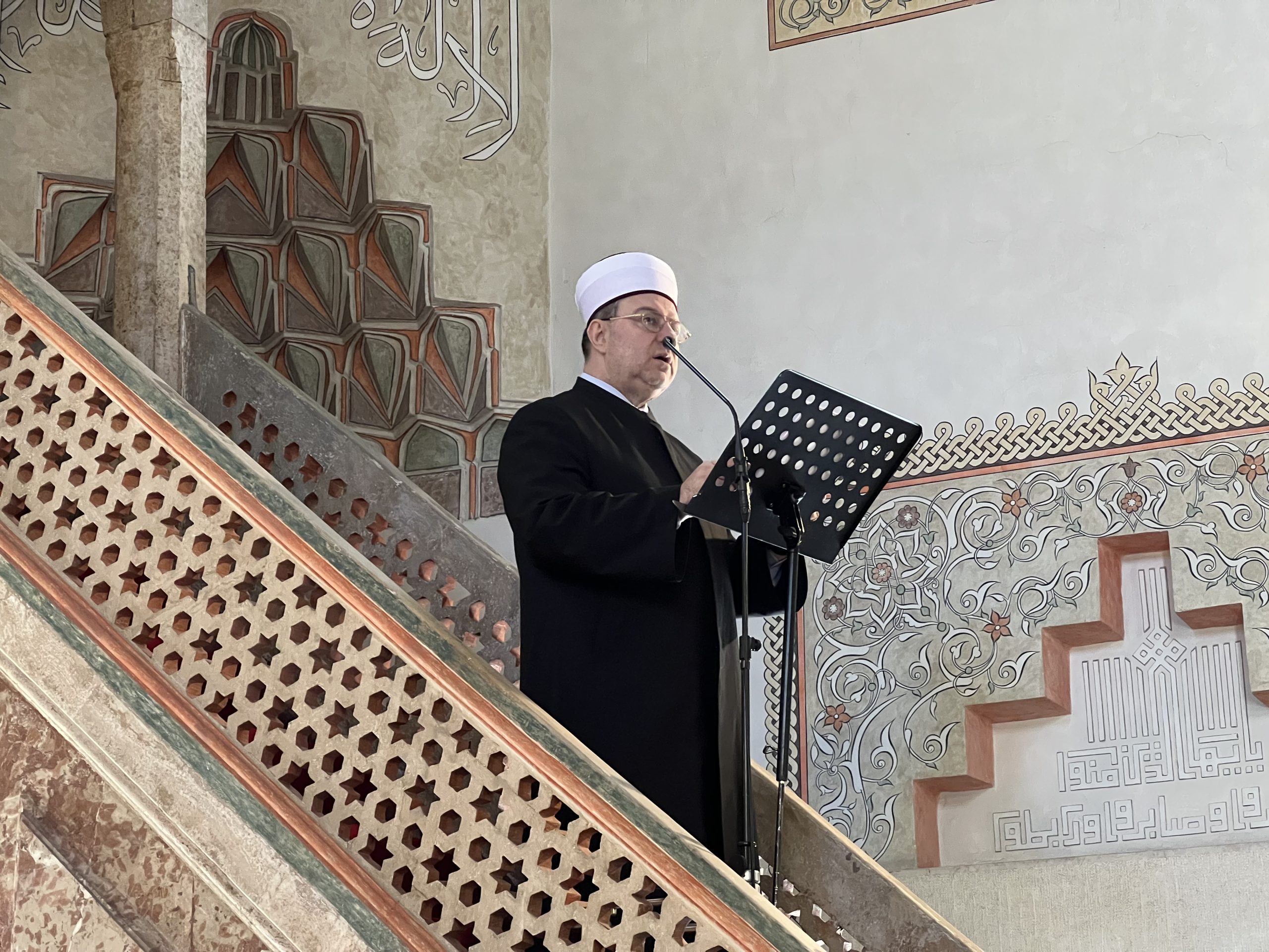 Hafiz dr. Mensur-ef. Malkić u Gazi Husrev-begovoj džamiji u Sarajevu kazivao hutbu o temi „Porodica u ramazanu - ramazan u porodici“.