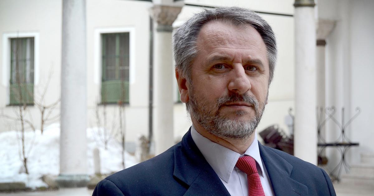 Direktor Uprave za vanjske poslove Rijaseta Islamske zajednice (IZ) u BiH Razim Čolić pozvao je visokog predstavnika da pojasni izjavu