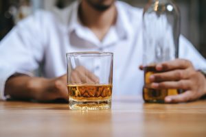 konzumacija alkohola muškarac piće