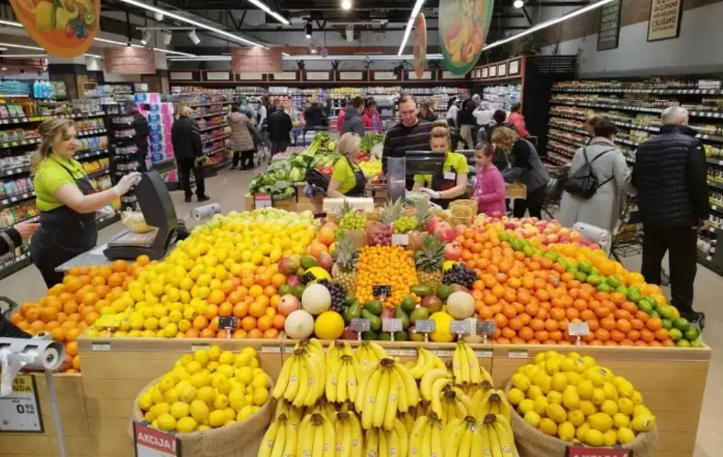 Domaći trgovački lanac Crvena jabuka market, danas je otvorio novu poslovnu jedinicu u Vitezu, u okviru tržnog centra MD-CITY