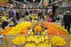 Domaći trgovački lanac Crvena jabuka market, danas je otvorio novu poslovnu jedinicu u Vitezu, u okviru tržnog centra MD-CITY