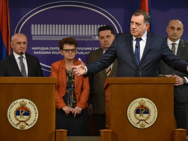 Milorad Dodik prijeti da će istući Johanna Sattlera