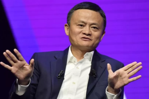 Osnivač Alibabe Jack Ma, koji je rijetko viđan u javnosti u posljednje tri godine, ponovo se pojavio u školi u Hangzhouu, piše BBC.