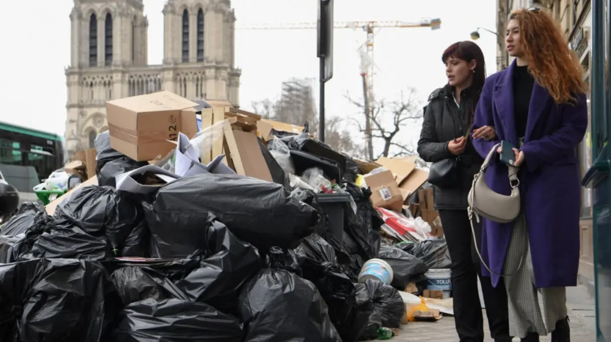 Deset hiljada tona smeća s pariskih ulica, jednog od najljepših gradova na svijetu, nije odvezeno na odlagališta zbog štrajka